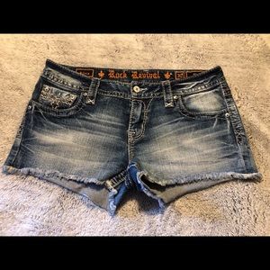 SOLD - Women’s rock revival shorts size 30